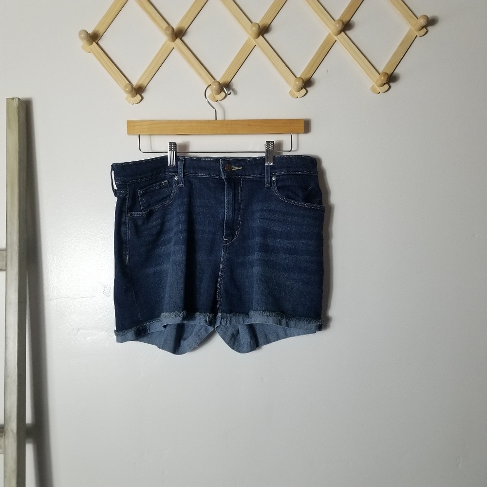 SIGNATURE LEVI STRAUSS HIGH RISE SHORTS SIZE 14 W32
